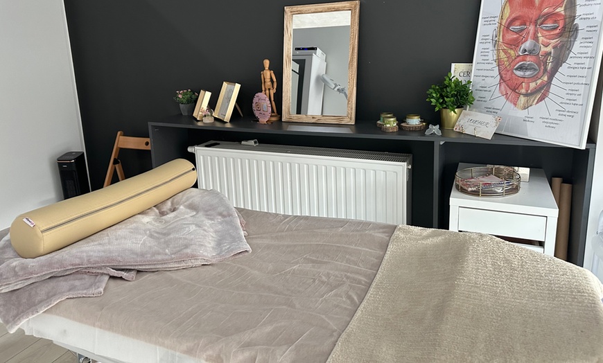 Image 3: Lifting twarzy bez skalpela: masaż Kobido lub Gua Sha – 1 lub 2 sesje