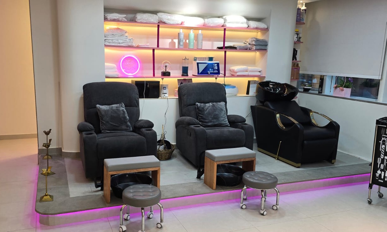 Relaxing Choice of 45-, or 60-Min Thai and Hot Stone Body Treatments