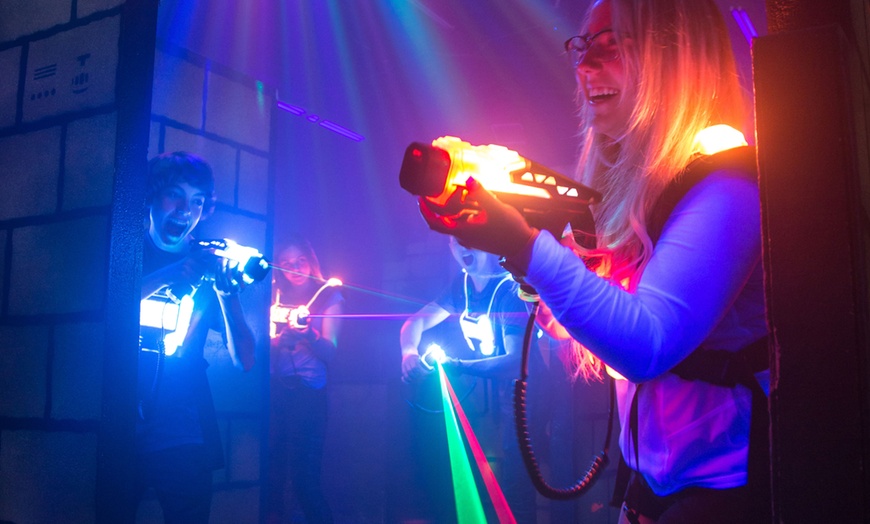Image 16: 2 oder 4 Runden LaserTag inkl. Ausrüstung für 2 - 6 Personen 