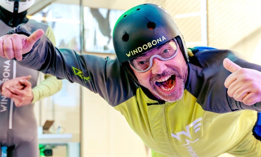 Image 8: 2 vuelos de paracaidismo indoor de 1 minuto para niño o adulto