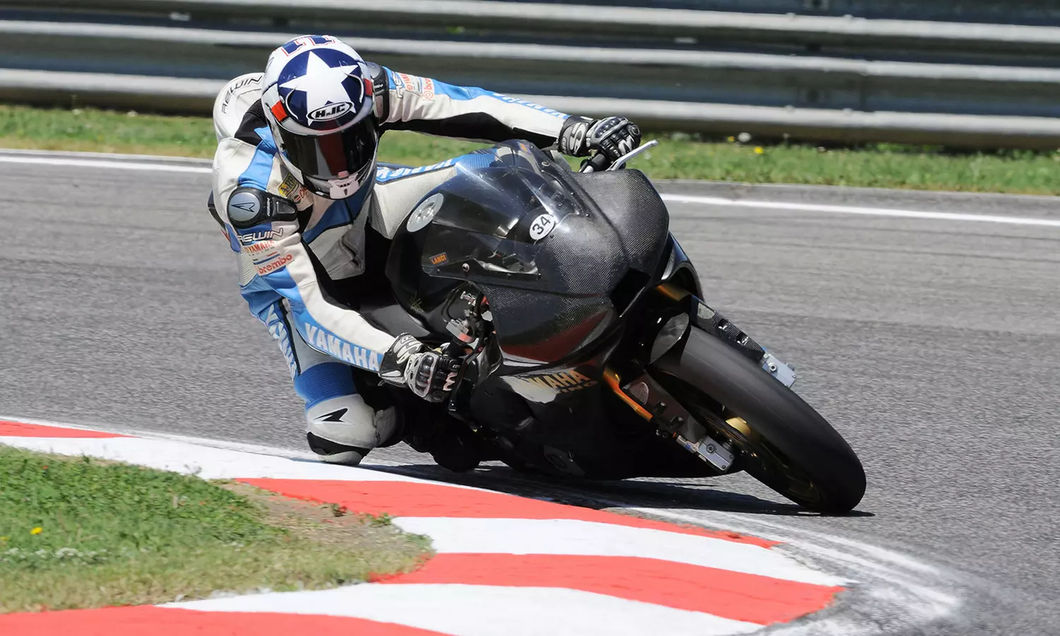 MotoGP Catalunya: entrada pelouse de 3 días y 2, 3 o 4 noches de hotel