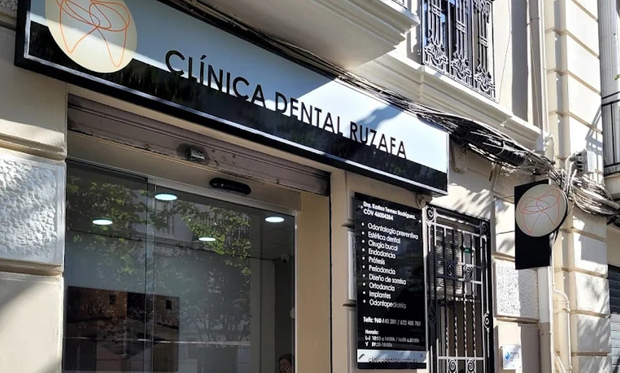 Image 3: Sonrisa radiante: limpieza bucal con opción a blanqueamiento led