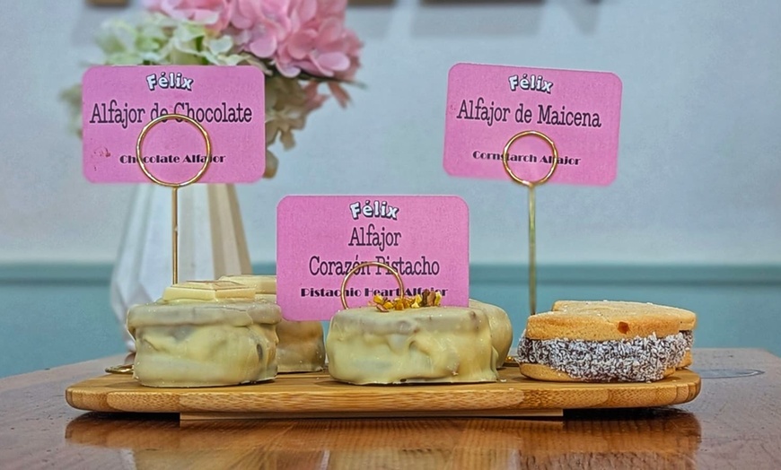 Image 6: Menú de brunch o merienda con platos salados, dulces, cafés y zumos