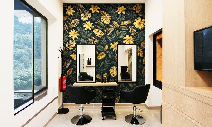 Image 3: Sesión de peluquería con opción a tinte y/o mechas para 1 persona