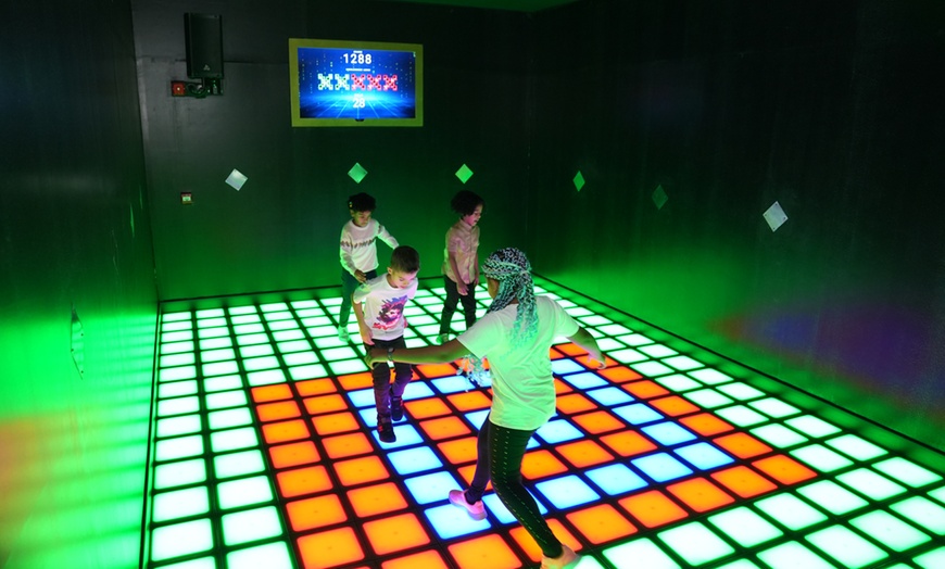 Image 5: Pixel Lighting Game For Upto Four!
