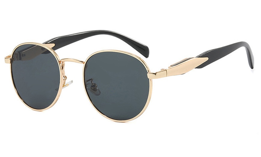 Image 4: Unisex Trendy Sunglasses 