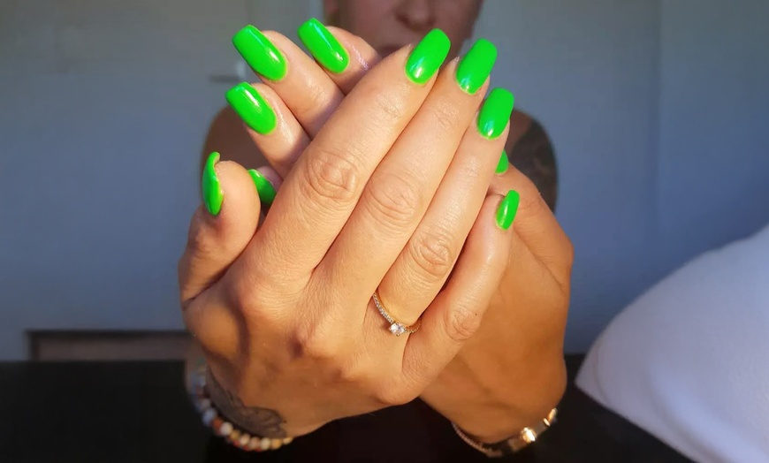Image 2: Beauté des ongles avec Virgin Beauty Nail's
