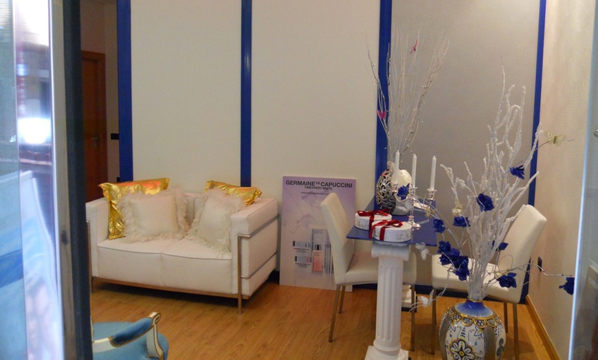 Image 4: Higiene facial con peeling, microdermoabrasion, cromoterapia y masaje 