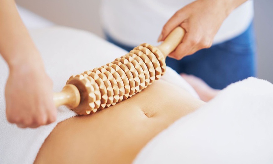 Image 3: 2 o 4 sesiones reductoras: maderoterapia, vacumterapia y presoterapia 