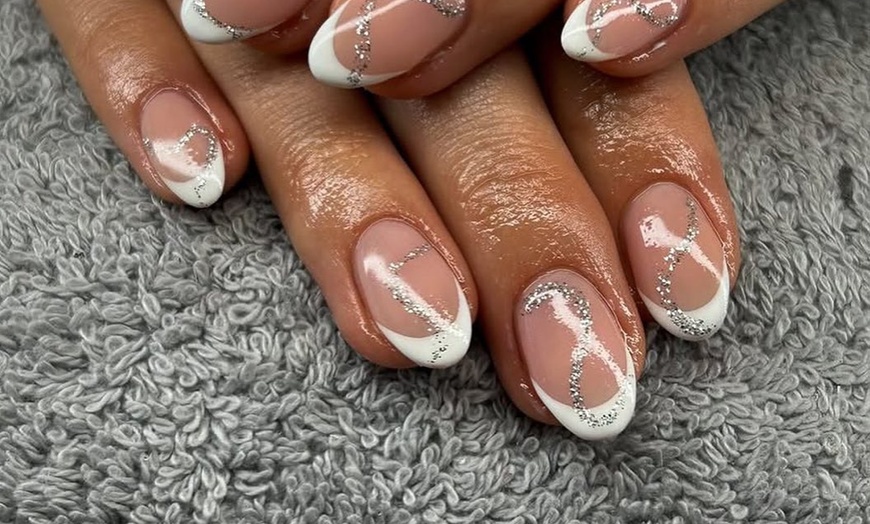 Image 6: 60, 90, or 120 Minute Pamper Package with Complementary Bubbly