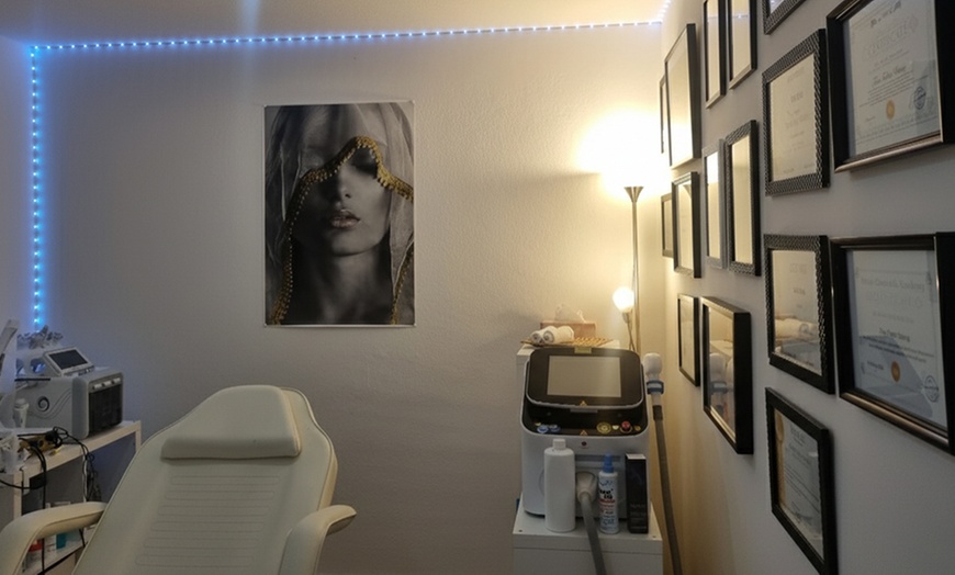 Image 2: Professionelle Gesichtsbehandlung für 1 Person nach Wahl