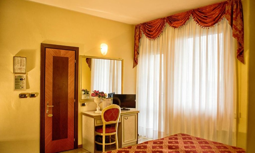 Image 6: Abano Terme 4*: Smart Room con mezza pensione e piscine termali