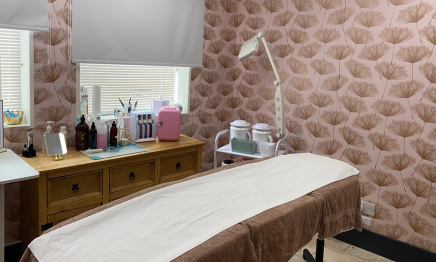 Image 10: One or Three 60-Minute Korean Facial with Skin Analyzer Sessions