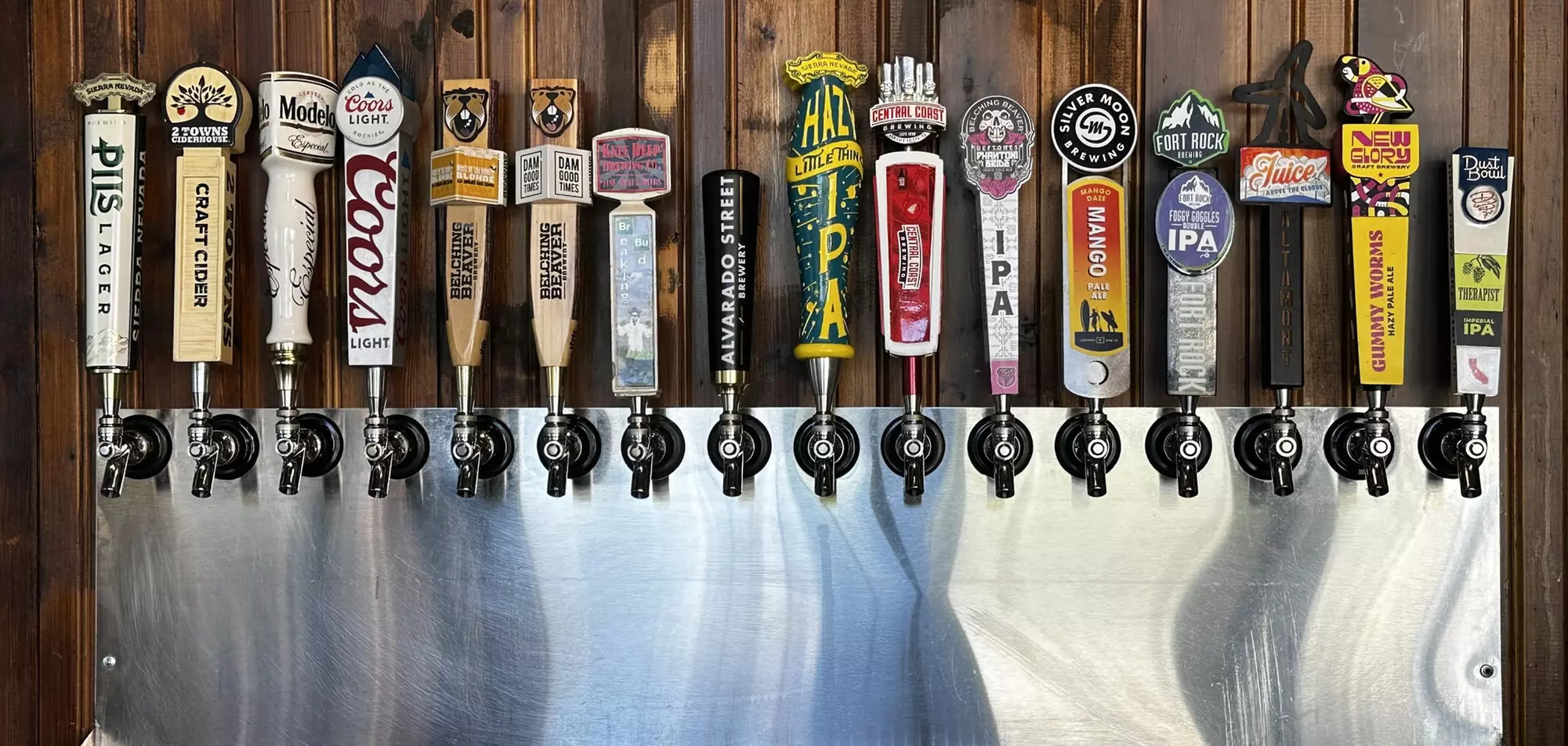 Enjoy Artisan Pizza, Specialty Sandwiches, Salads, Wings & Great Beers