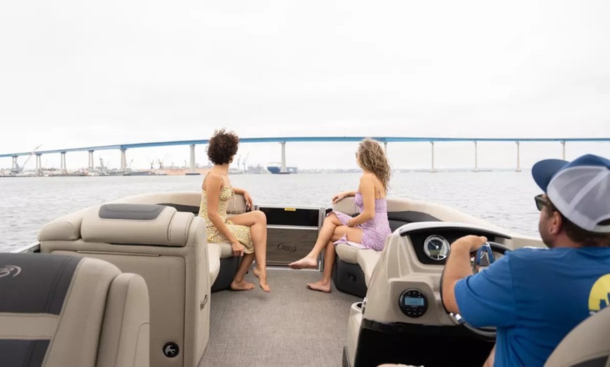 Image 5: 1 or 2-Hour Speed or Pontoon Boat Rental for Adrenaline Packed Fun!