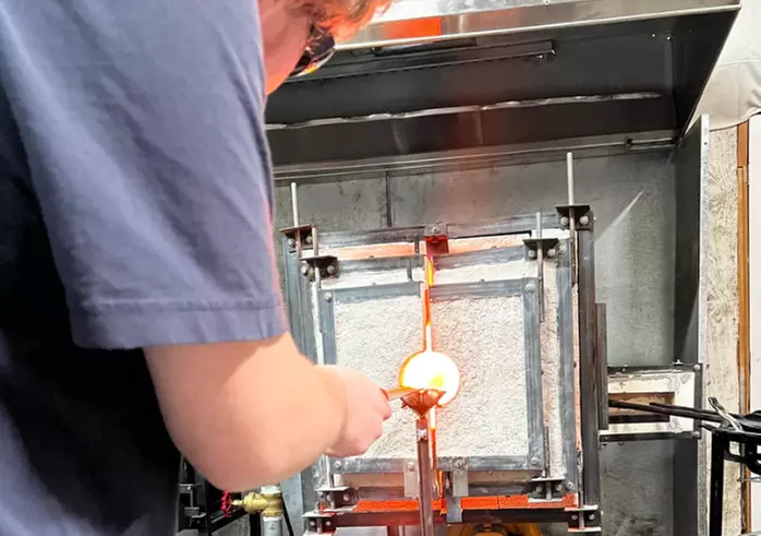 Craft Your Own Egg Bong with Personalized Session Options