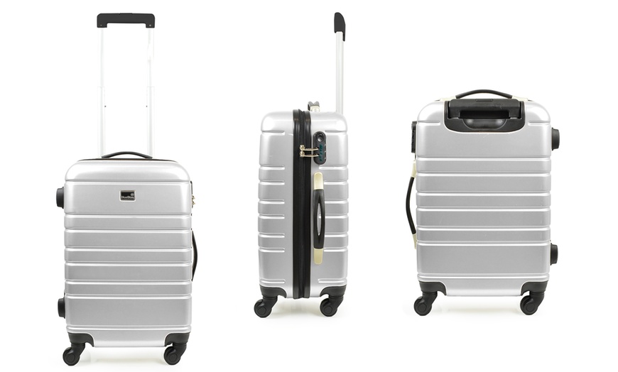 Image 6: Cabin and Vanity Suitcase Set
