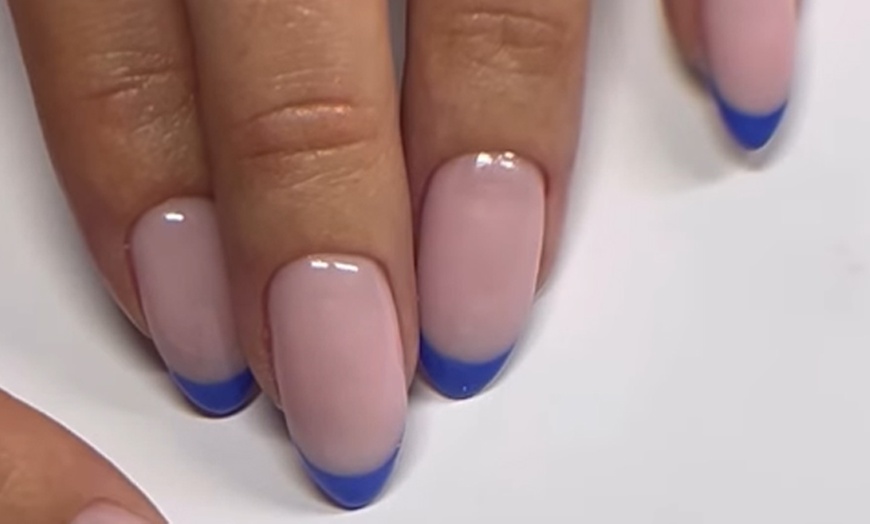 Image 6: Vernis semi-permanent avec gainage mains ou beauté des pieds