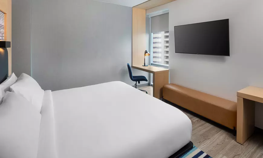 Guest Room, 1 King with Reno View