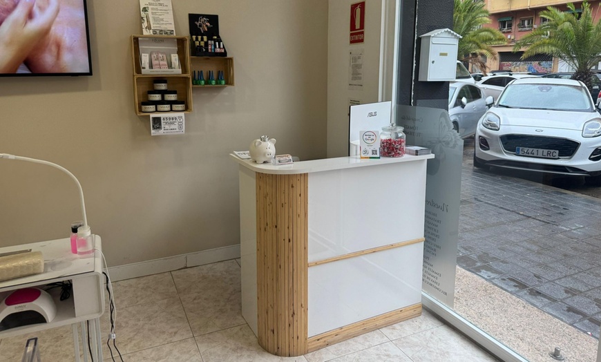 Image 11: 1 o 2 sesiones de manicura y/o pedicura con esmaltado semipermanente