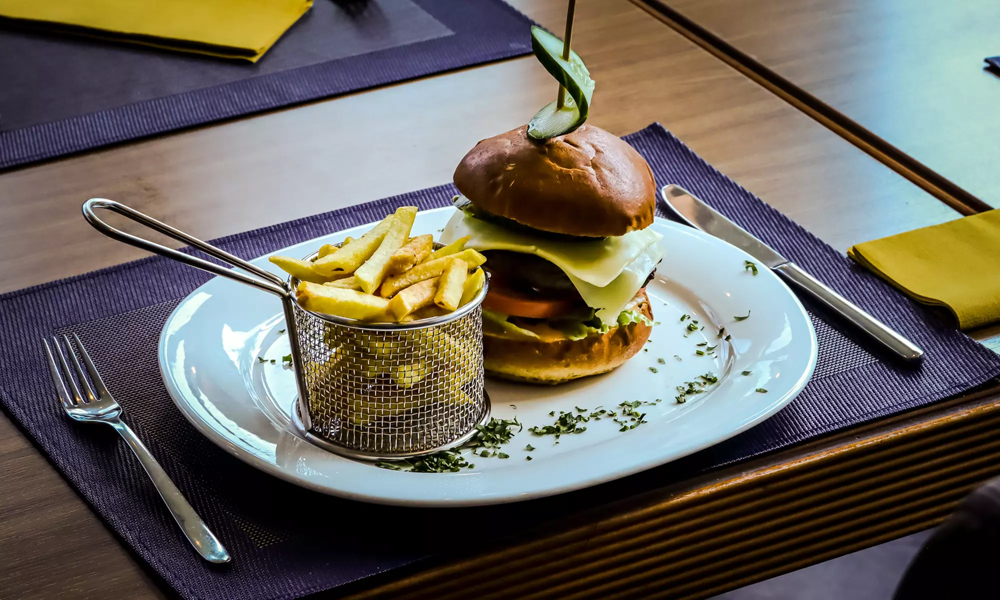 Hamburger mit Steakhouse Pommes für 1 - 4 Personen