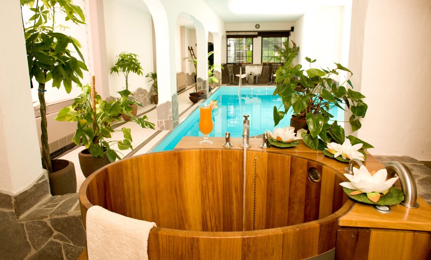 Image 1: Mosel: Doppelzimmer mit Frühstück, Kuchenbuffet und Bio-Sauna