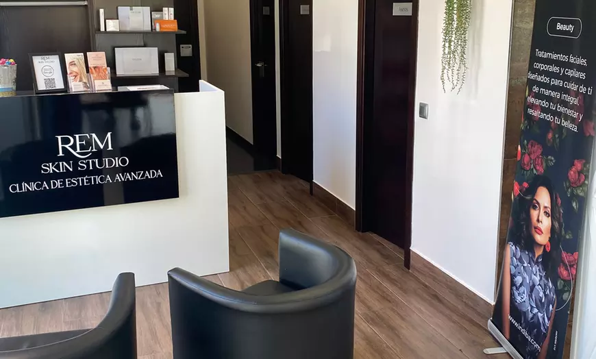 Image 3: Limpieza facial completa en 8 pasos y opción a servicios extra para 1