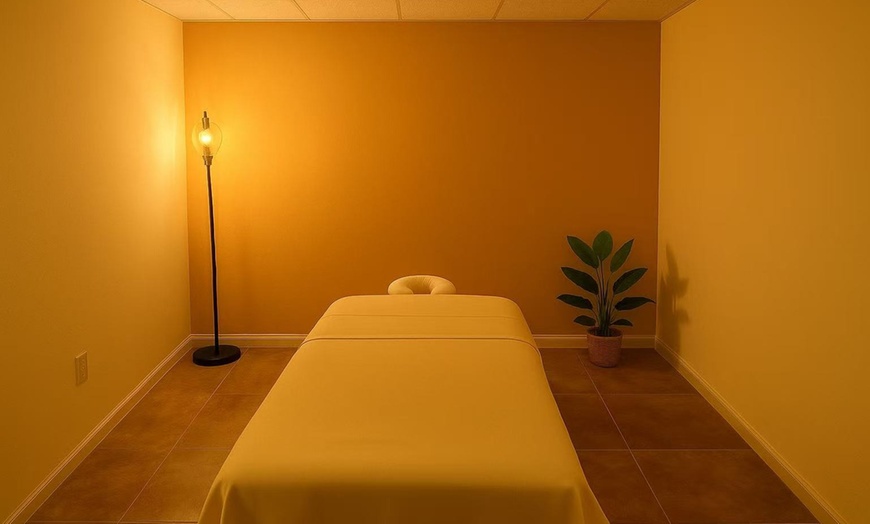 Image 3: Enjoy 60-Minute Combo Massage or Facial / 30-minute Robotic massage 