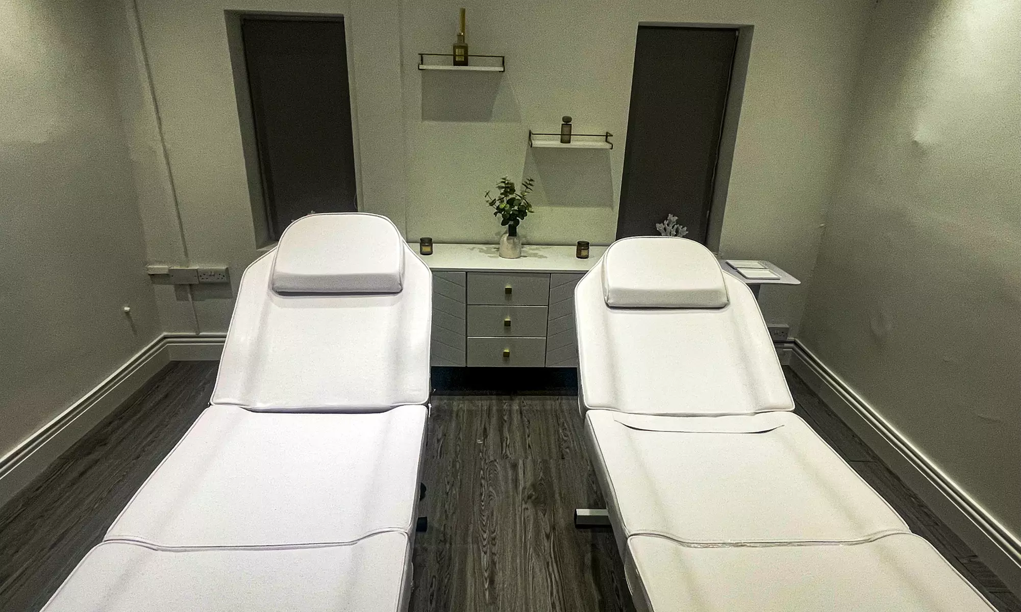 Relax with 30 or 60-Min Full Body, Back Massage or Mini Hydra Facial