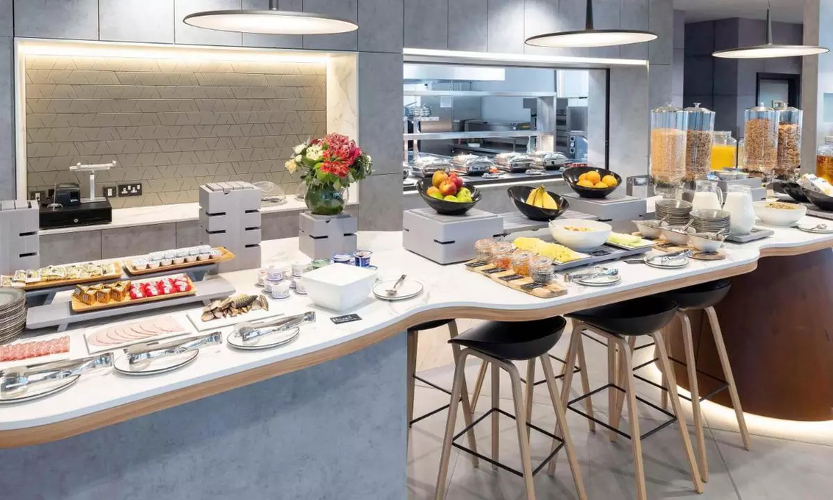 4* Liverpool: Standard King Room Stay with Breakfast and Late Checkout