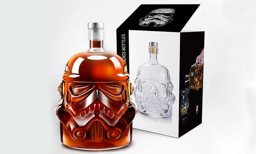 Image 6: Star Wars-Inspired Glass Whisky Decanter Set - 750ml 