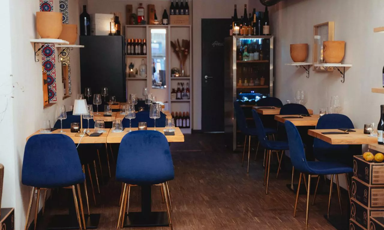 4 - 8 Petiscos opt. inkl. 1 - 2 Weinflaschen für 2 - 4 Personen