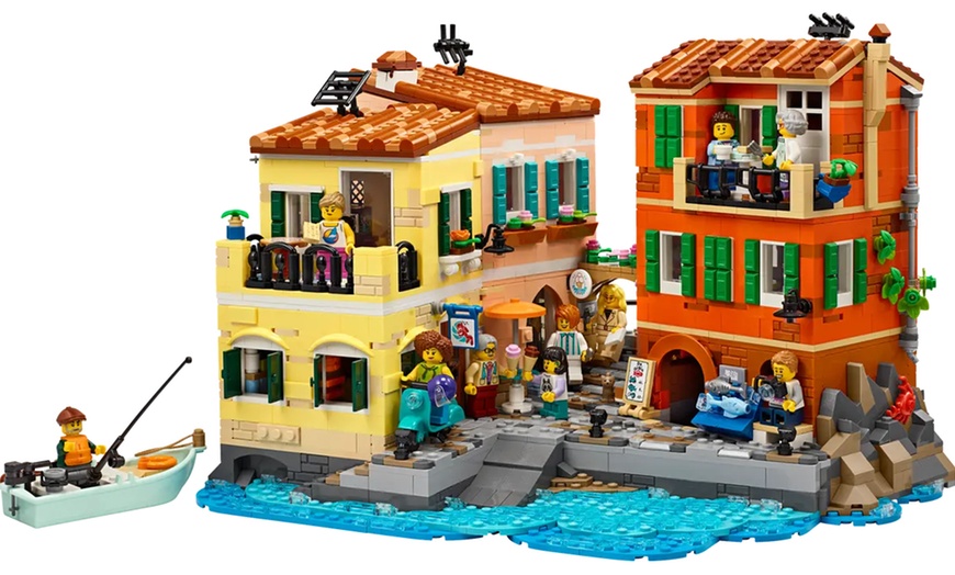 Image 3: LEGO Ideas The Italian Riviera 21359