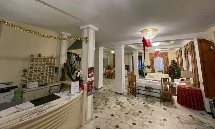 Image 10: Montecatini Terme: 1 o 2 notti con colazione e cena per 2