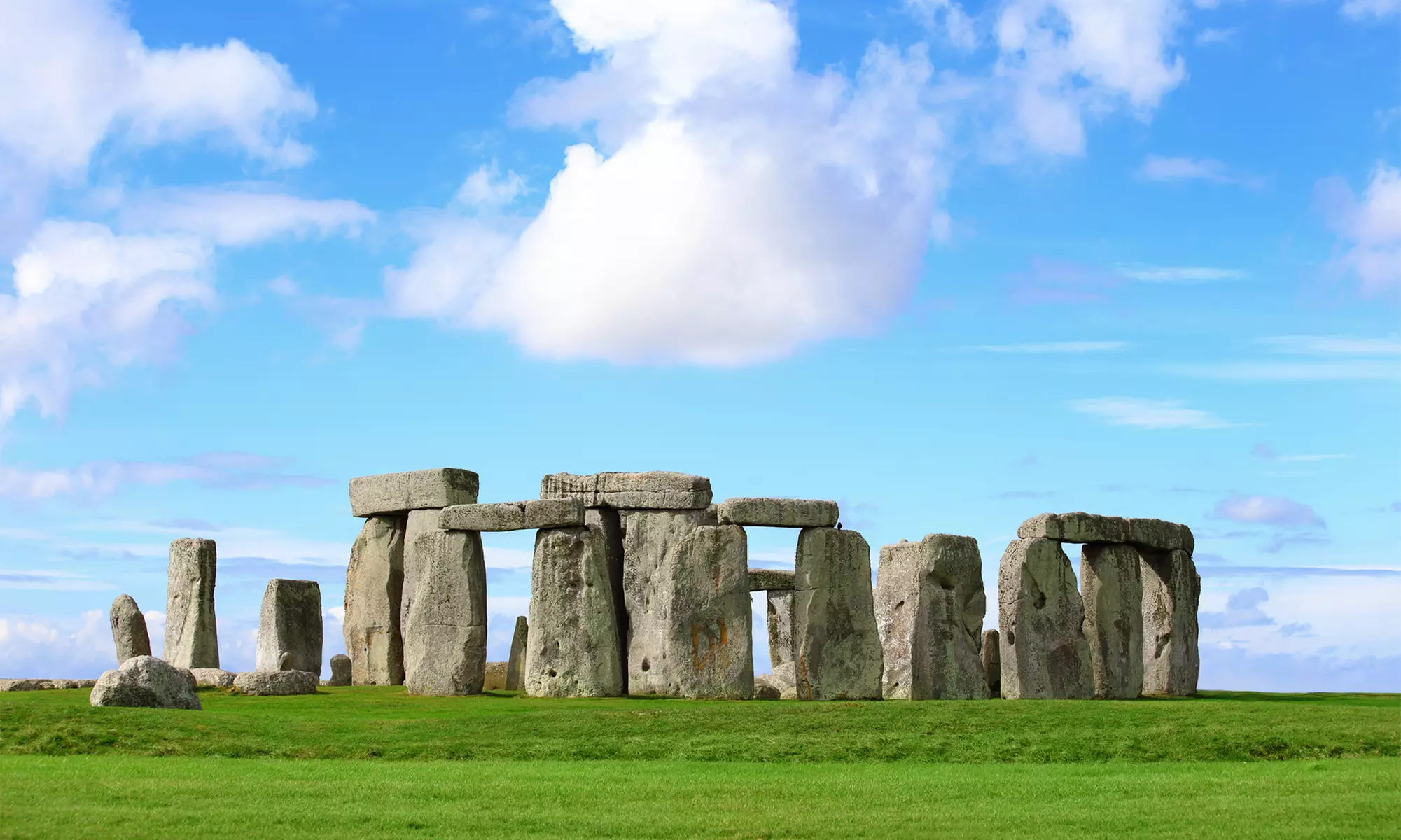 Stonehenge & Bath Guided Tour from London with Roman Baths