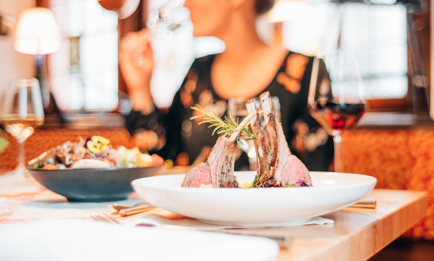 Image 8: Rheingau: 2 Nächte inkl. Verpflegung, Sauna und Wanderrucksack