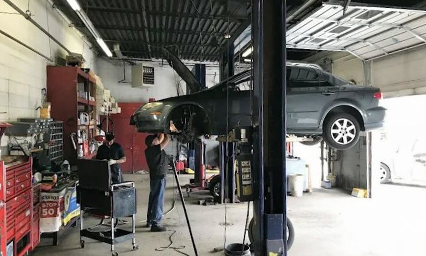 Image 3: Up to 20% Off on Oil Change at Midwest Auto Care Inc