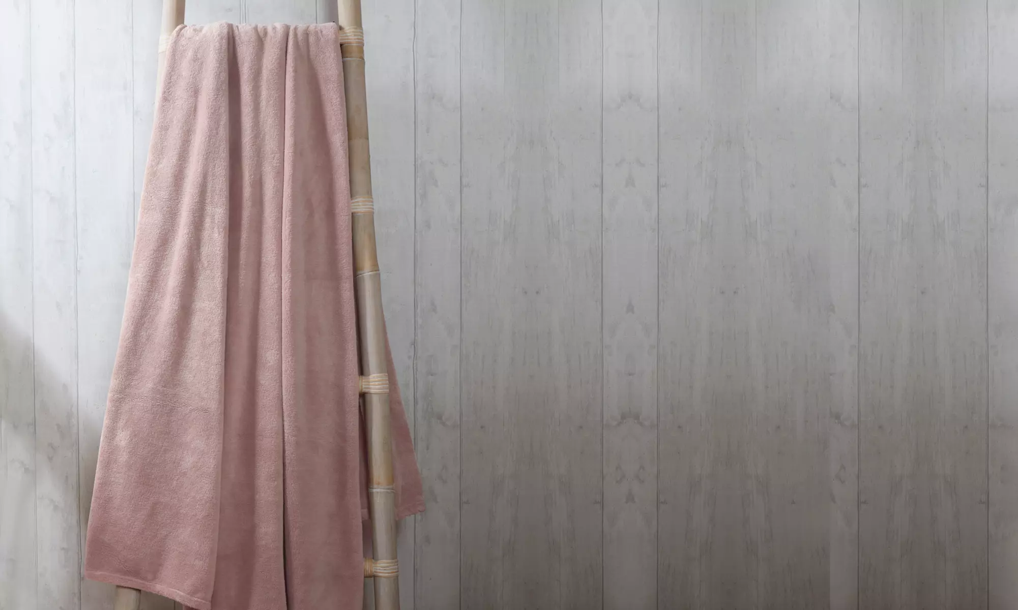 Super Cosy Coral Fleece Throw