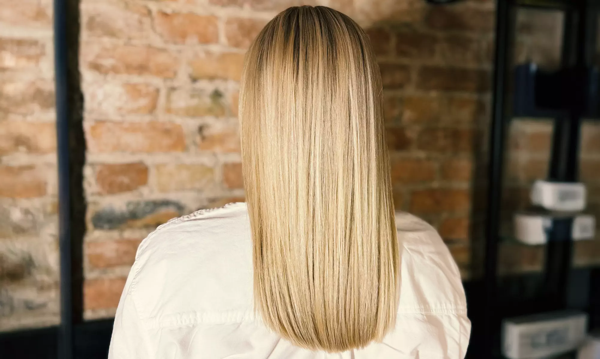 Profesjonalna pielęgnacja włosów: Botox Repair lub keratynowe prostowanie w Friends Hair & Beauty (do -30%) - Primary Image