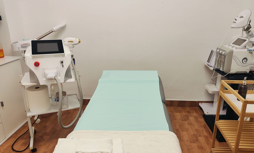 Image 2: 1, 3 o 5 sesiones de depilación con láser de diodo en zona a elegir