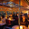 Image 5: Beleef het Amsterdam Light Festival in stijl: overdekte verwarmde boot