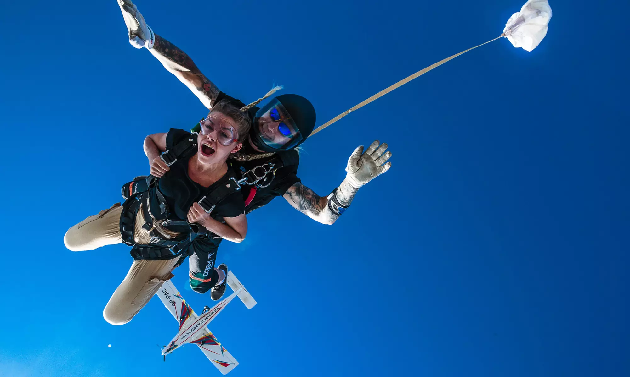 Skok spadochronowy w tandemie ze zdjęciami i filmem dla 1 osoby