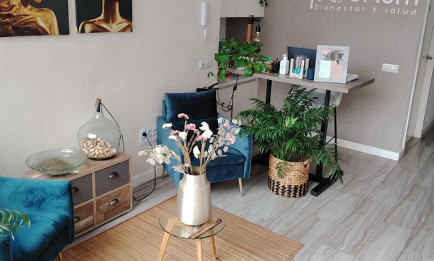 Image 4: Corte, lavado con masaje, peinado y opción a tinte de raíz