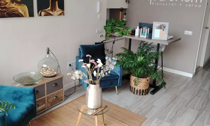 Corte, lavado con masaje, peinado y opción a tinte de raíz