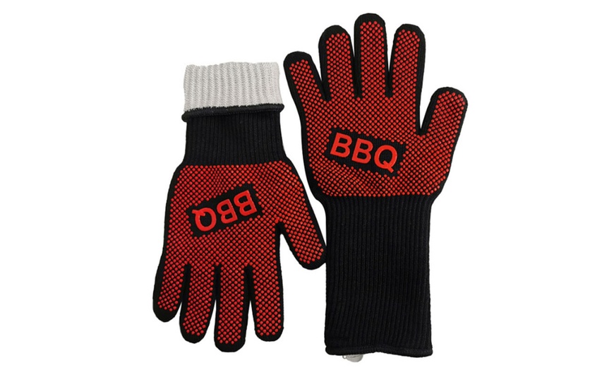 Image 2: Pair of Grilling Gloves