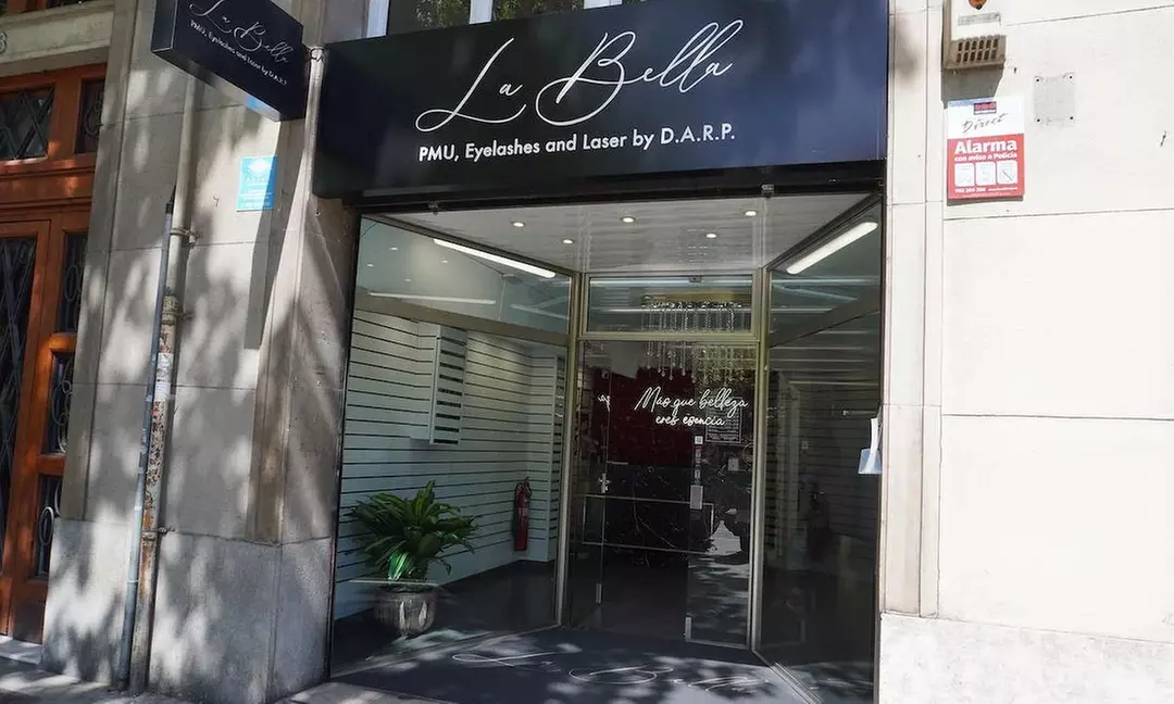 Lifting y tinte de pestañas y opción a depilación y laminado de cejas