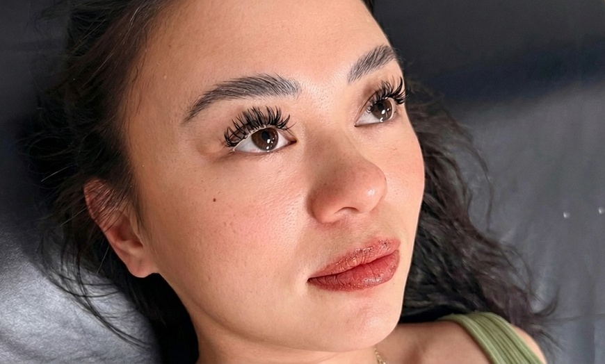 Image 2: Full Set of Classic /YY, or Hybrid /Volume Eyelash Extensions