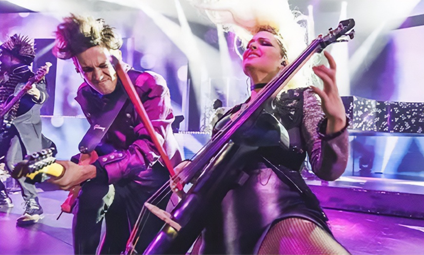 Image 4: Cofre canjeable por 2 entradas para el espectáculo WAH en IFEMA Madrid