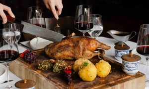 Erlebe einen Gänsebraten für 4 Personen mit Rotwein zur Abholung in…