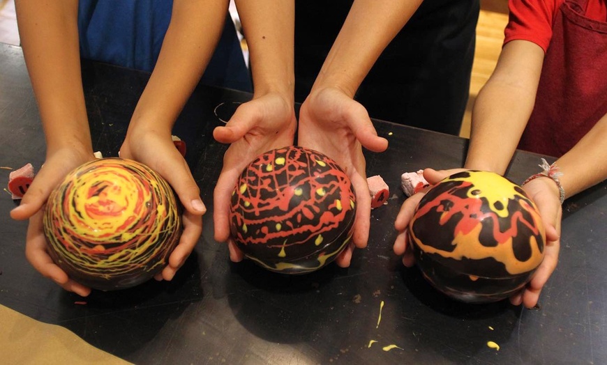 Image 3: Taller creativo de chocolate o caramelos artesanales de 2 horas